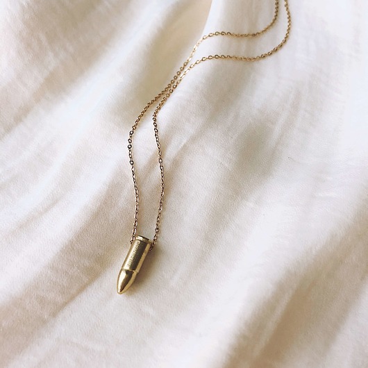 złote naszyjniki Eyes On Target - mini bullet necklace (brass 2)