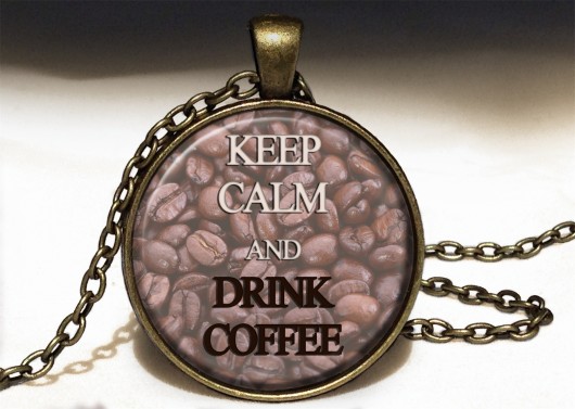 Medalion z cytatem - Keep calm and drink coffee EGGinEGG