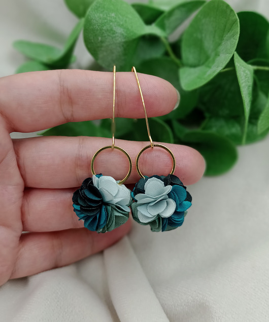 kolczyki chwosty Długie kolczyki chwosty kwiaty butelkowe zielone szałwiowe ombre