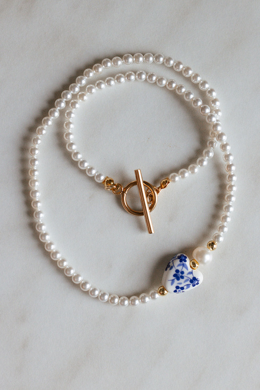 naszyjniki - inne Naszyjnik z pereł z porcelanowym sercem