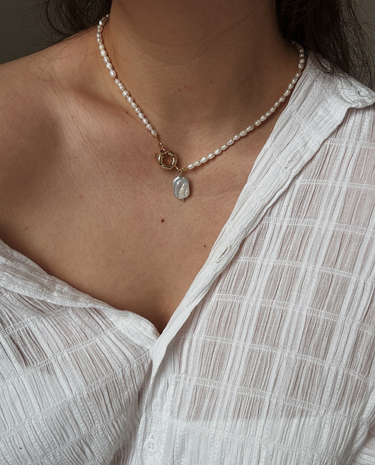 złote naszyjniki Naszyjnik z pereł naturalnych z zawieszką