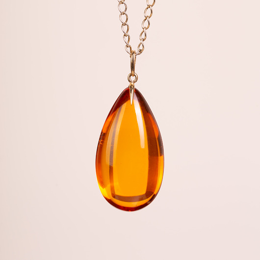 wisiory Złoty wisiorek z bursztynem bałtyckim