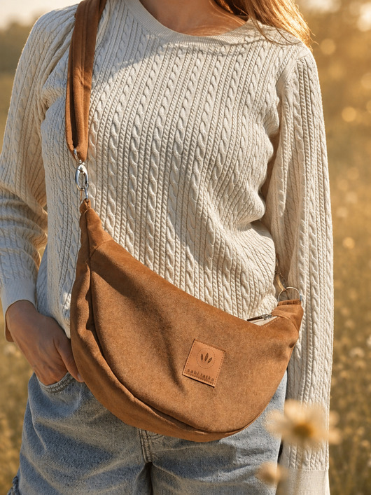 saszetka nerka Torebka crossbody z tkaniny 'wool look' Orzech Laskowy