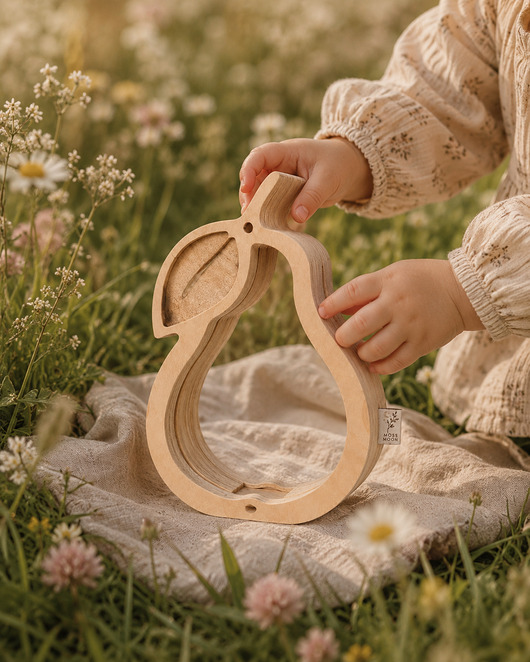 pokój dziecka - różne Drewniana skarbonka GRUSZKA Leśny design Prezent dla dziecka Montessori