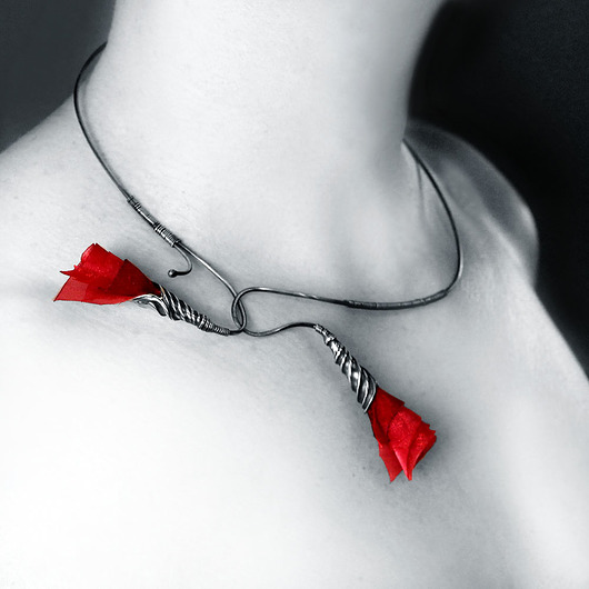 Srebrna kolia czerwone tulipany SHAMBALA