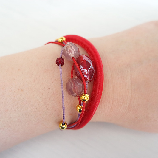 bransoletki na sznurku Bransoletka - Czerwona, fioletowa - złota