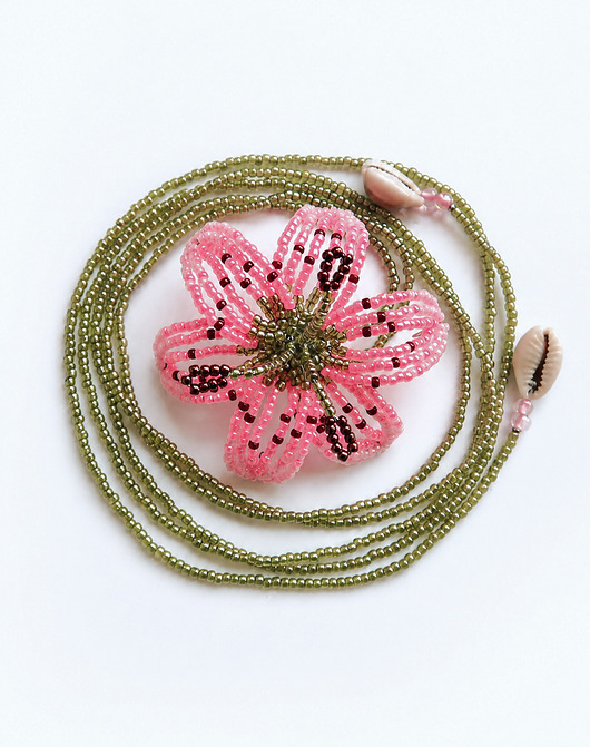 chokery Różowa lilia - naszyjnik choker z koralików