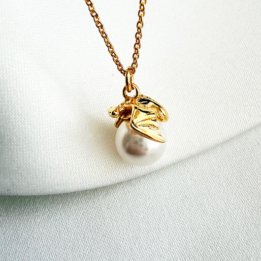 złote naszyjniki Naszyjnik  ze smokiem  i perłą, złoty smok  na wakacje