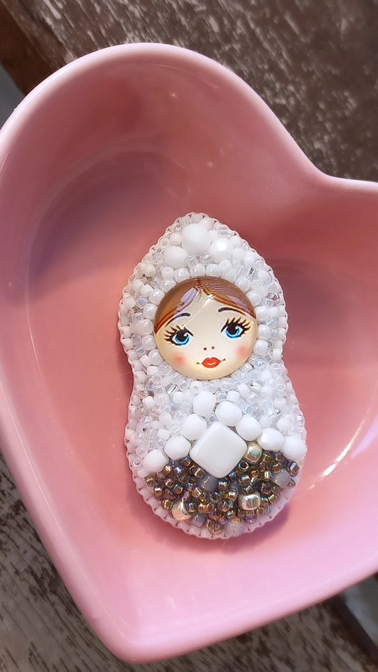 broszki Broszka Matrioszka Laleczka biała