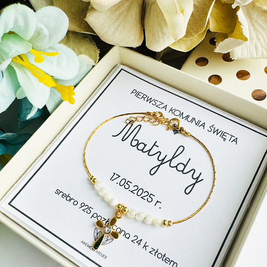 komunia - pozostałe Bransoletka na komunię z literką i krzyżykiem-  prezent  KOMUNIA