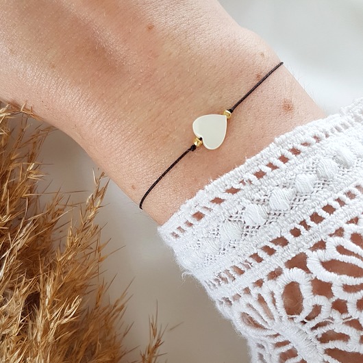 czarna nitka z serduszkiem LEI handmade 