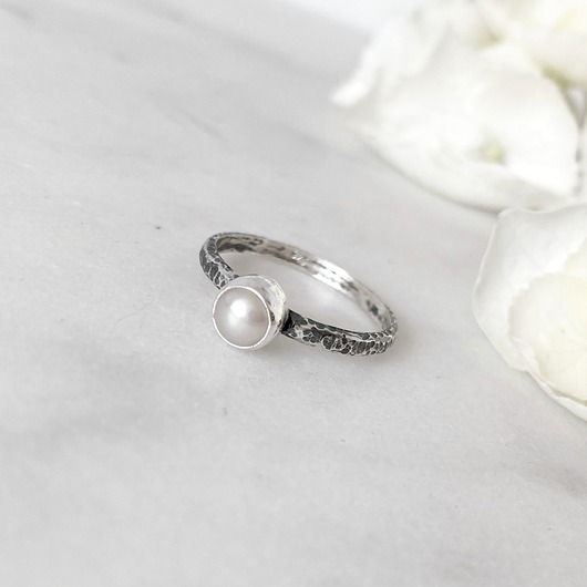 pierścionki srebrne Pierścionek Surowa perełka
