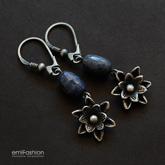 Szafiry w srebrnych kwiatach MAREMI Jewelry