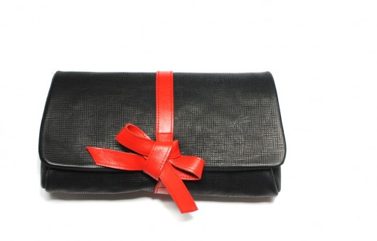 Skórzana kopertówka black red bow Zuzia Górska