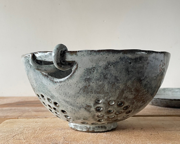 miski i misy Ceramiczny durszlak z podstawką