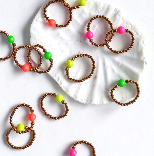 pierścionki elastyczne Pierścionek : PINK : Swarovski neon pearls : gold