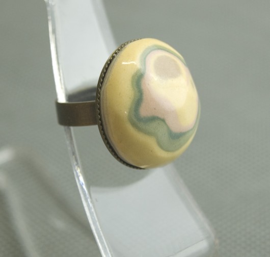 Pierścionek z oryginalnym ceramicznym oczkiem. imkadesign