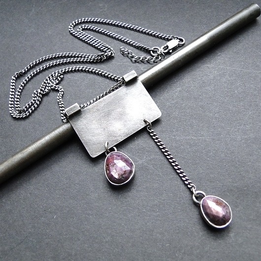 srebrne naszyjniki Naszyjnik z szafirem gwiaździstym