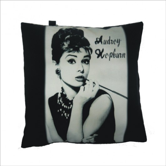 Poduszka z Audrey Hepburn Gaul Designs
