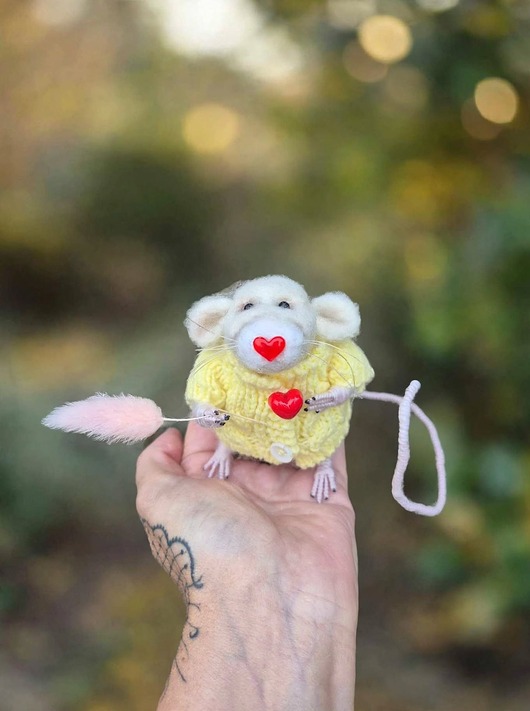 figurki i rzeźby Myszka filcowana wys ok10cm