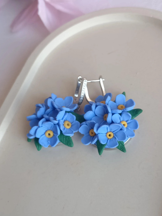 kolczyki z masy plastycznej Kolczyki Niezapominajki z gliny polimerowej  biżuteria kwiatowa
