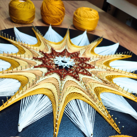 Ozdoby na ścianę Rozeta BOHO z tutorialem - Zestaw DIY String Art BOX