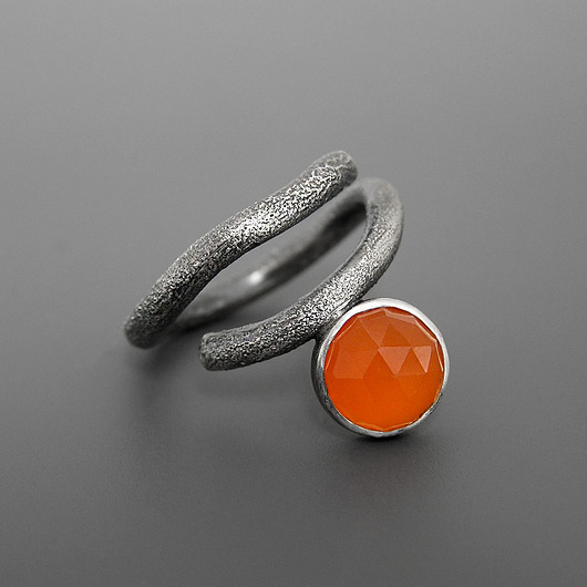 pierścionki srebrne Pierścionek  Fala z Karneolem