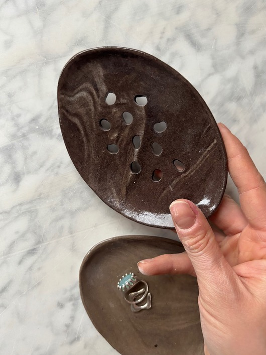 mydelniczki Ceramiczna Mydelniczka Owalna z Odpływem Marble Effect