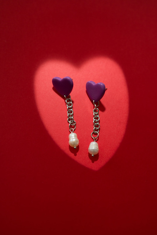 kolczyki z masy plastycznej Wiszące SERCA z perłą