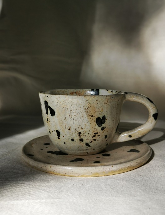 filiżanki Filiżanka beżowa w złote ciapki - 160 ml