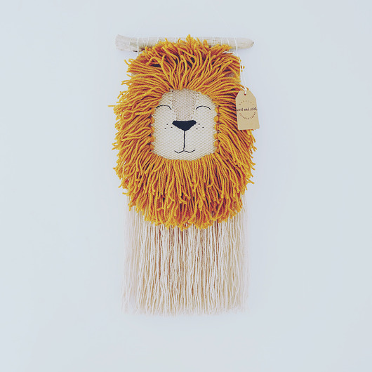 Makatka Makrama Lew wool and stick