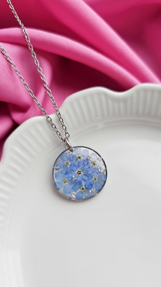 wisiory Naszyjnik z niezapominajkami