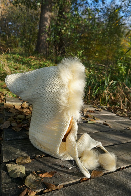 czapki damskie Ręcznie dziergany kaptur ecru z szalem, wełniana czapka z owczą skórą