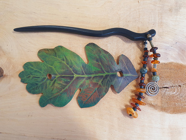 spinki i klamry do włosów Skórzana spinka ,liść dębu