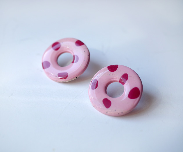 KOLCZYKI donut sztyfty różowe w kropki MODELINOVA