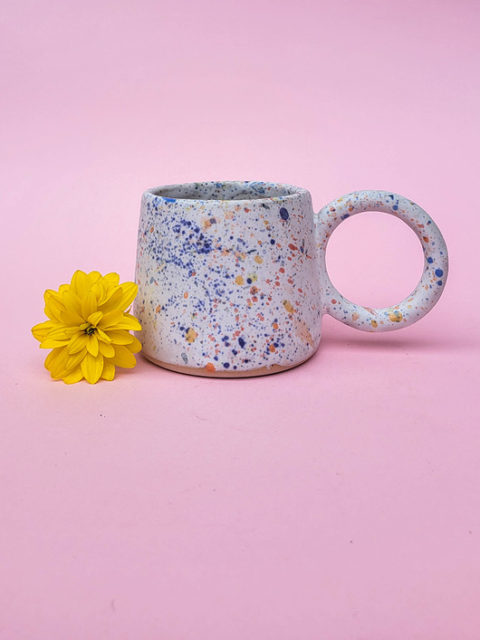 kubki Ceramiczny kubek nakrapiany