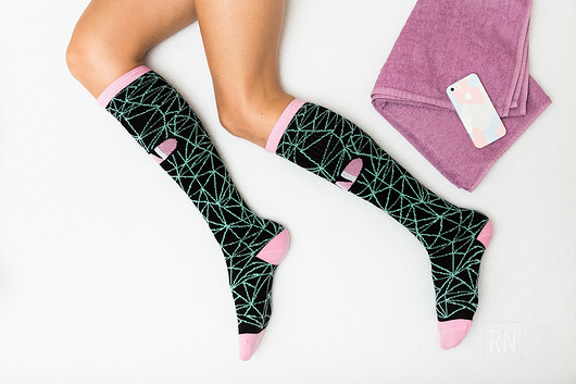Kolorowe skarpetki / podkolanówki MAD czarne MAD Socks