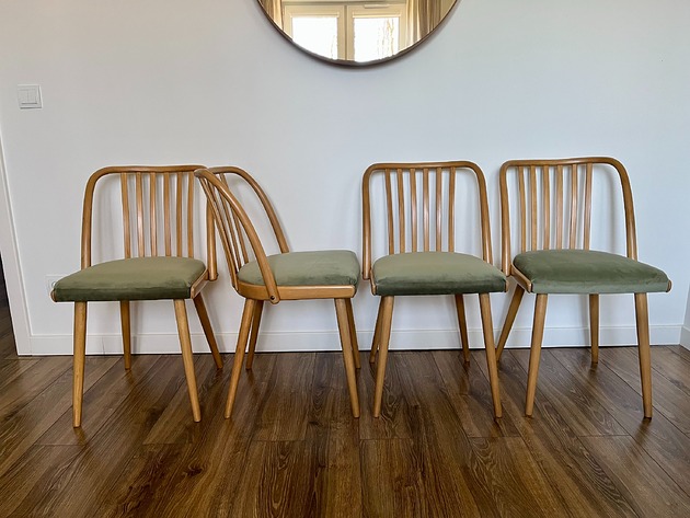 krzesła Komplet czterech krzeseł, proj. A. Suman, TON, Czechy, lata 60.