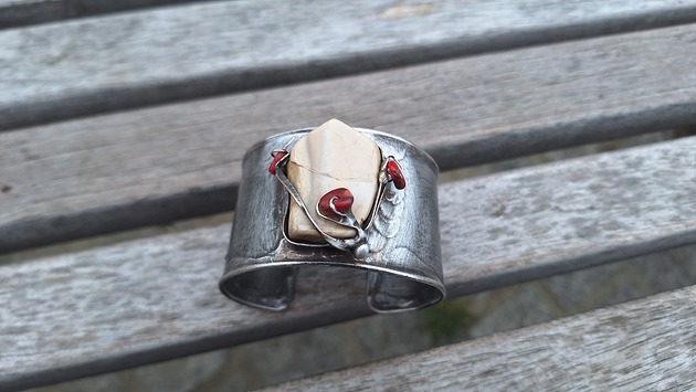 bransoletki wire wrapping Krzemień pasiasty i koral  - bransoletka regulowana