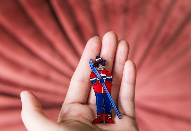 przypinki Przypinka narciarz