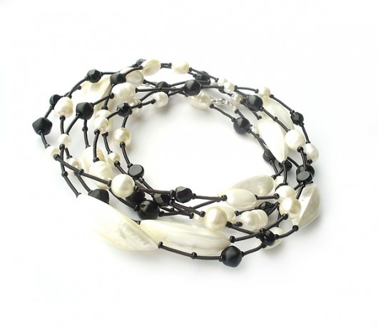 pearls in black na szyję maghia
