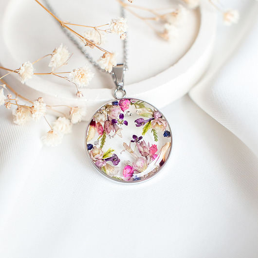 wisiory Wisiorek z kompozycją kwiatową