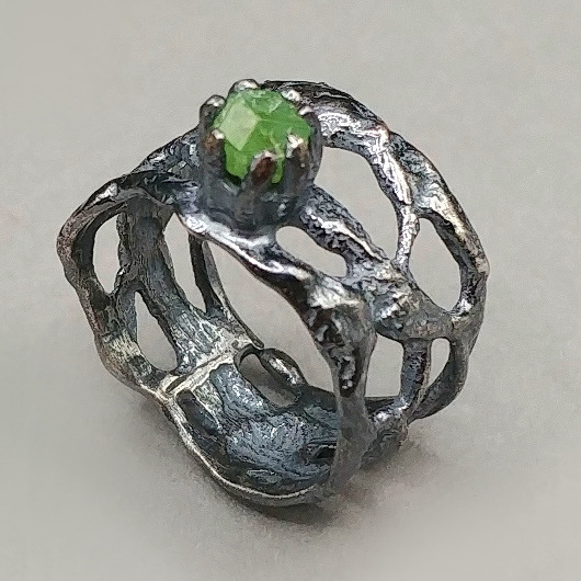 pierścionki srebrne Demantoid