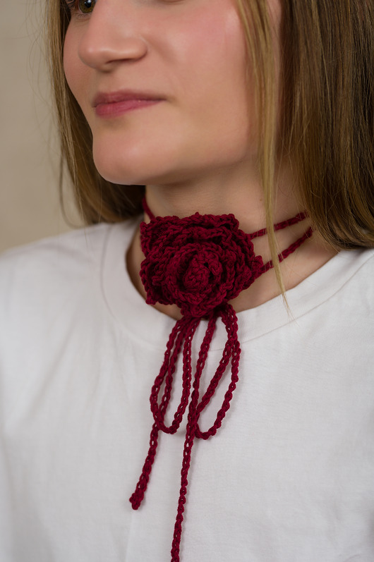 Akcesoria pozostałe Róża na szyję bordowa