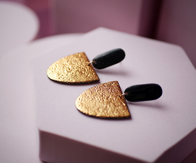 kolczyki z masy plastycznej Kolczyki z glinek złote od święta