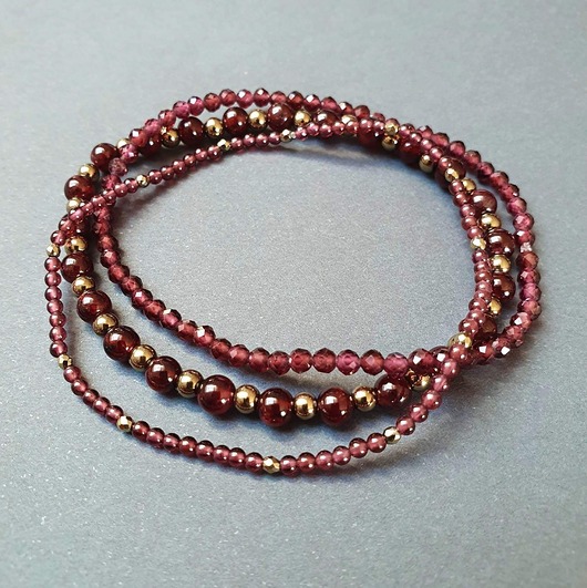Zestaw trzech bransoletek z kamieni szlachetnych shiny ring studio
