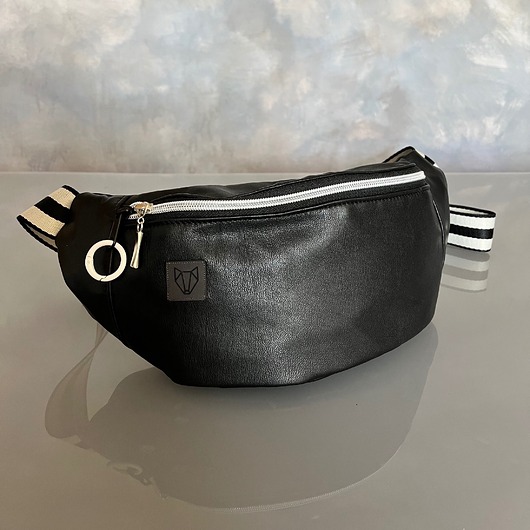 saszetka nerka Nerka z czarnej skóry 100% upcykling La Rambla 1