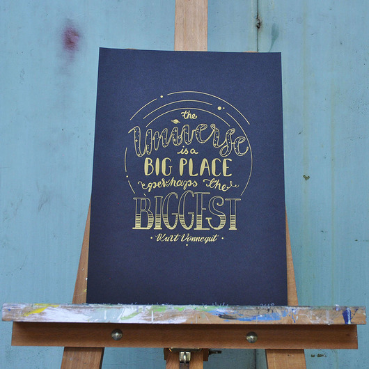 Plakat UNIVERSE IS A BIG PLACE Vonnegut sitodruk paranojablues