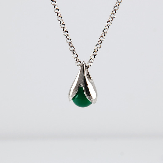 srebrne naszyjniki Srebrny naszyjnik KONWALIA  z zielonym onyksem