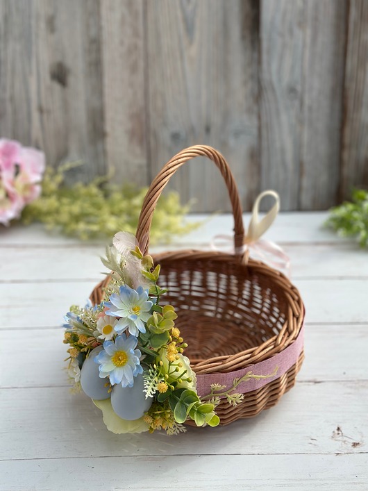 koszyki wielkanocne Wielkanocny koszyczek na święconkę, koszyczek z dekoracją